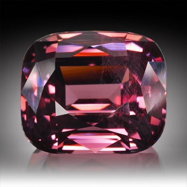 Bild von Spinell 7.2ct. Grösse 11x9.5x7.3mm