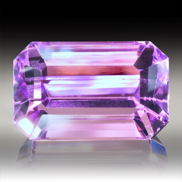 Bild von Kunzit 27.95ct. Afghanistan, Grösse 19.7x12.7x12.2mm