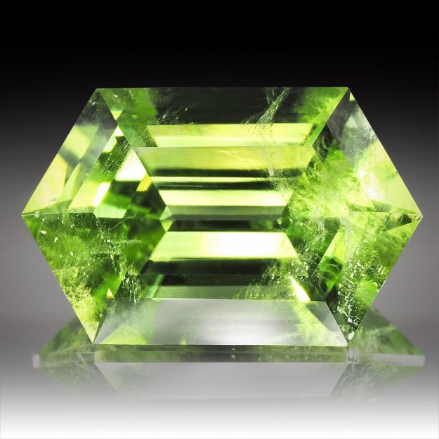 Bild von Peridot 15.75ct. Grösse 19.7x12.7x9.1mm